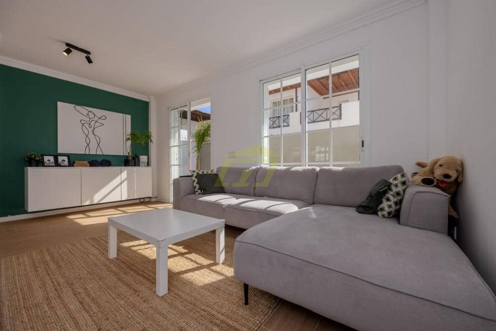 4 soveværelse Villa til salg i Puerto del Carmen - € 565.000 (Ref: 9503793)