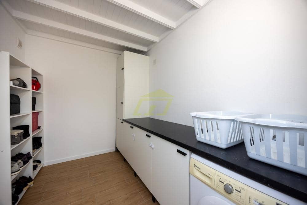 4 soveværelse Villa til salg i Puerto del Carmen - € 565.000 (Ref: 9503793)