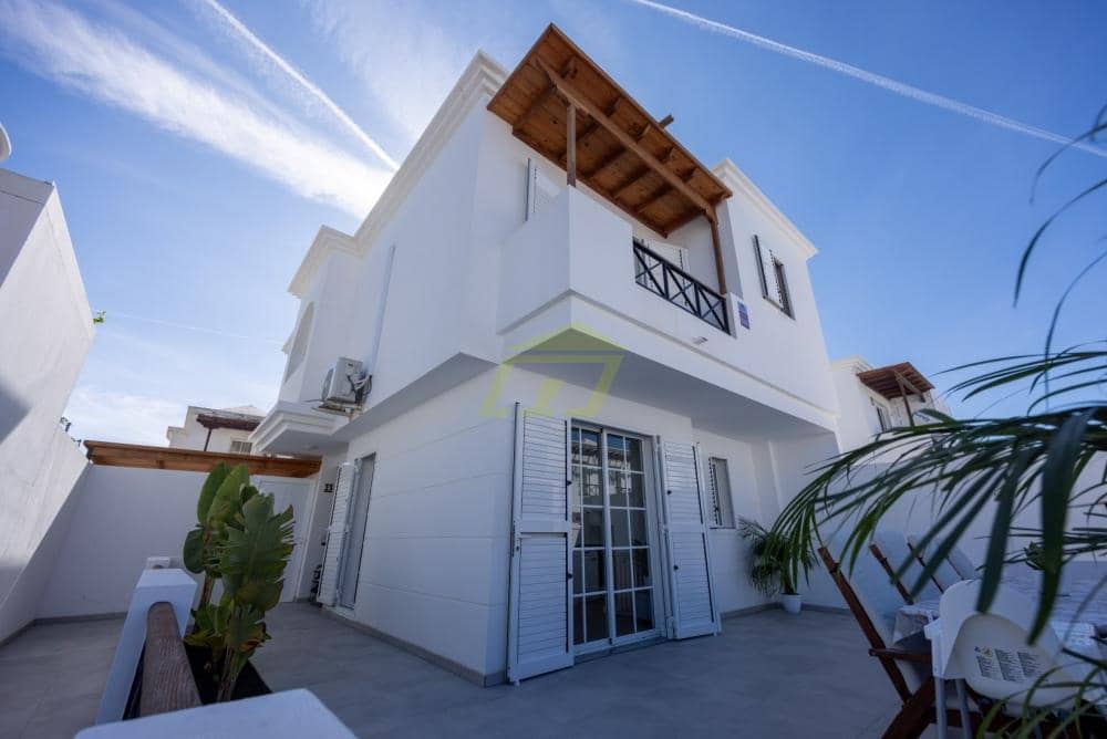 4 soveværelse Villa til salg i Puerto del Carmen - € 565.000 (Ref: 9503793)
