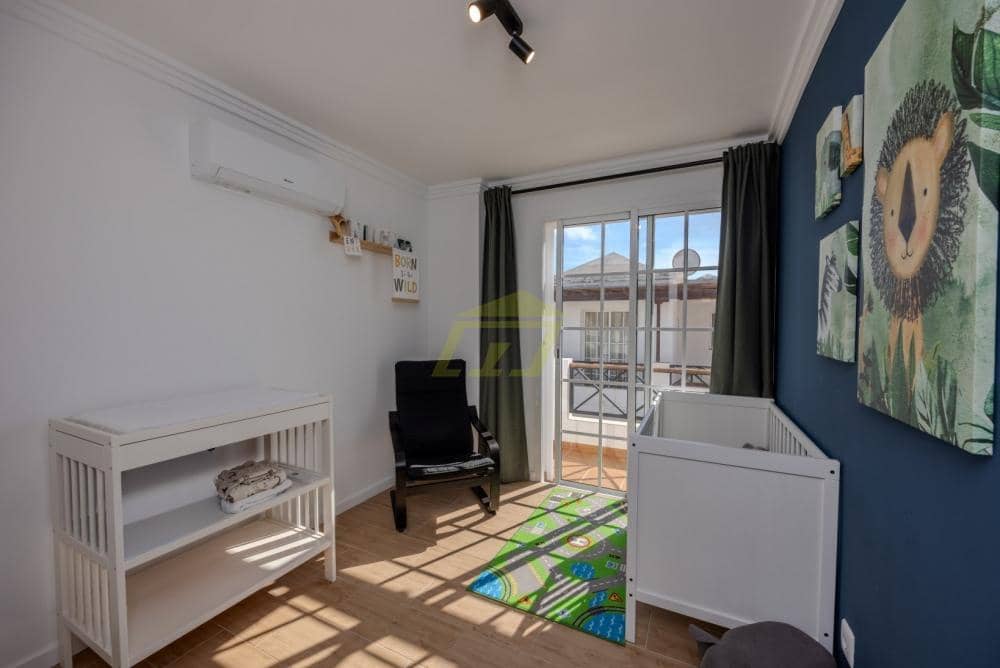 4 soveværelse Villa til salg i Puerto del Carmen - € 565.000 (Ref: 9503793)