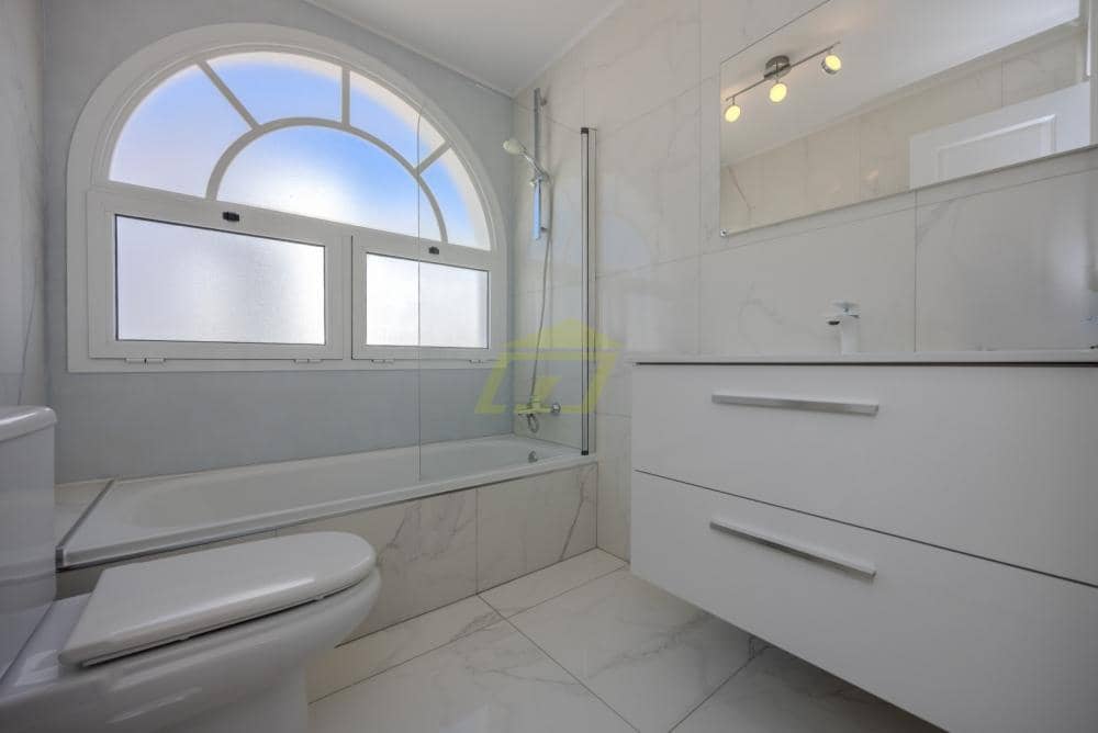 4 soveværelse Villa til salg i Puerto del Carmen - € 565.000 (Ref: 9503793)