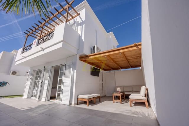 4 soveværelse Villa til salg i Puerto del Carmen, Tías - € 565.000 (Ref: 9503793)