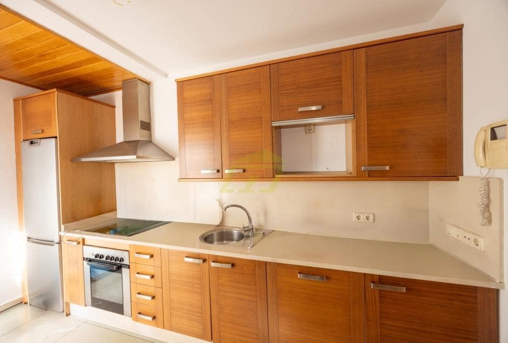 4 bedroom Villa for sale in Playa Blanca with pool - € 599,000 (Ref: 9503797)