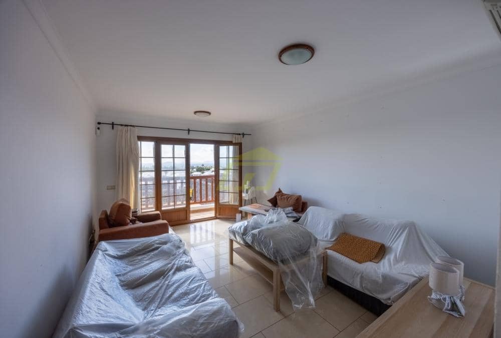 4 bedroom Villa for sale in Playa Blanca with pool - € 599,000 (Ref: 9503797)