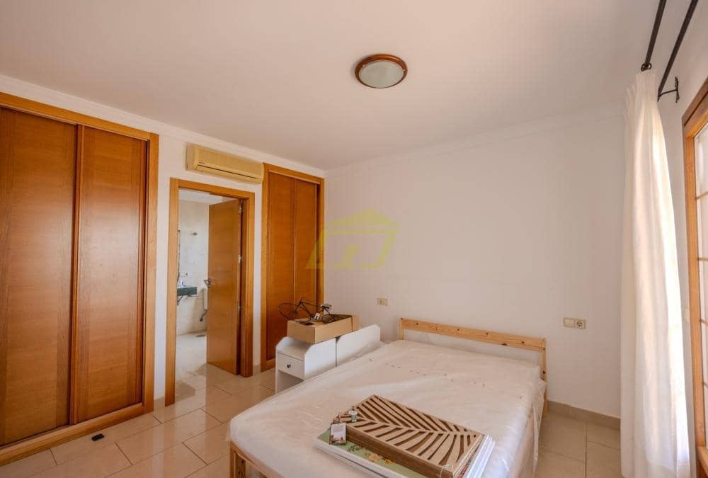 4 bedroom Villa for sale in Playa Blanca with pool - € 599,000 (Ref: 9503797)