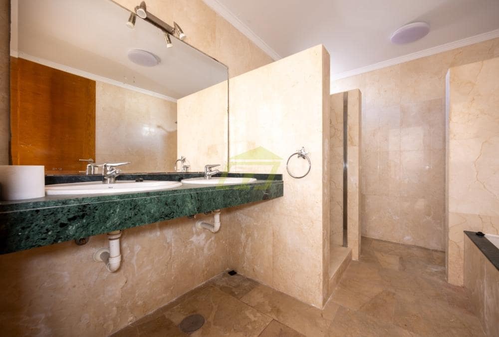 4 bedroom Villa for sale in Playa Blanca with pool - € 599,000 (Ref: 9503797)