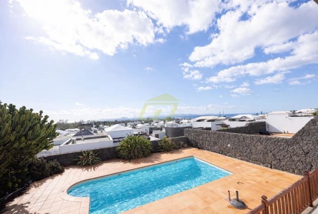 4 camera da letto Villa in vendita in Playa Blanca, Yaiza con piscina - 599.000 € (Rif: 9503797)