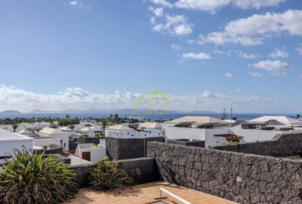 4 bedroom Villa for sale in Playa Blanca with pool - € 599,000 (Ref: 9503797)