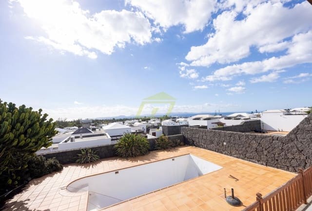 4 camera da letto Villa in vendita in Playa Blanca, Yaiza con piscina - 599.000 € (Rif: 9503797)