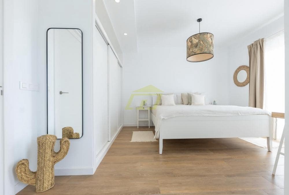 3 bedroom Villa for sale in Playa Blanca with pool - € 485,000 (Ref: 9508228)