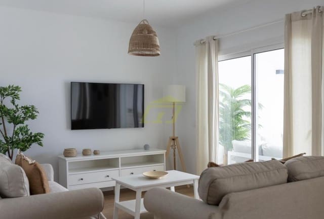 3 bedroom Villa for sale in Playa Blanca, Yaiza with pool - € 485,000 (Ref: 9508228)