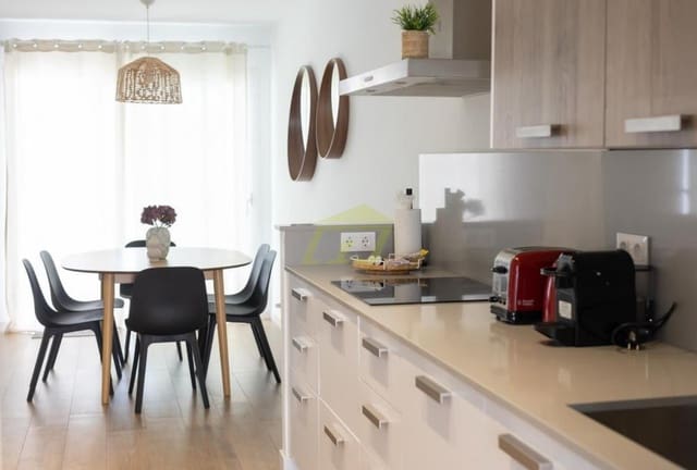 3 bedroom Villa for sale in Playa Blanca, Yaiza with pool - € 485,000 (Ref: 9508228)