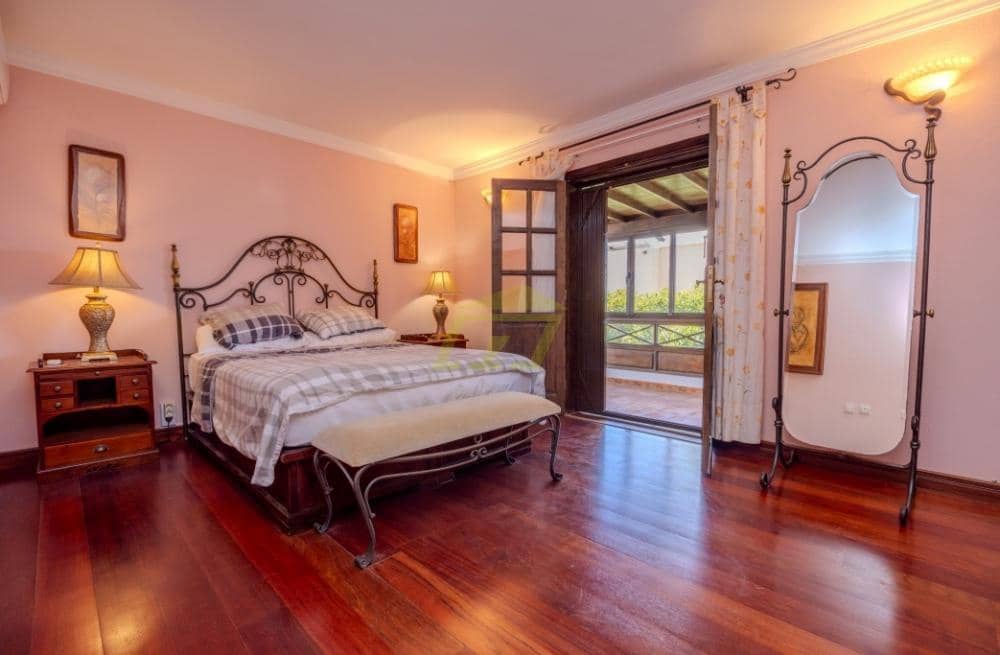 4 sypialnia Willa na sprzedaż w Costa Teguise z basenem - 895 000 € (Ref: 9508229)