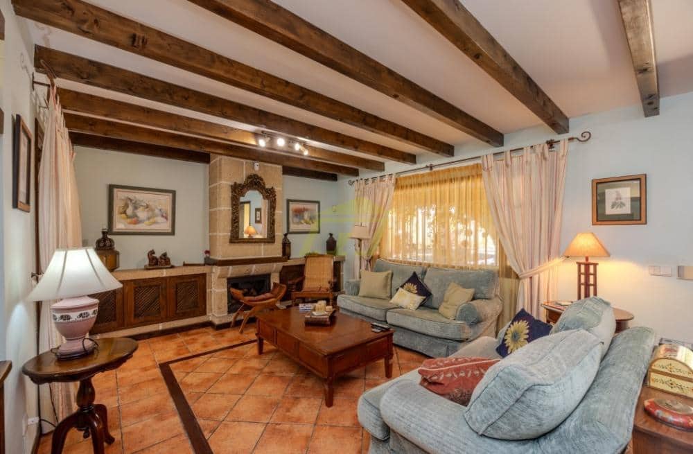 4 sypialnia Willa na sprzedaż w Costa Teguise z basenem - 895 000 € (Ref: 9508229)