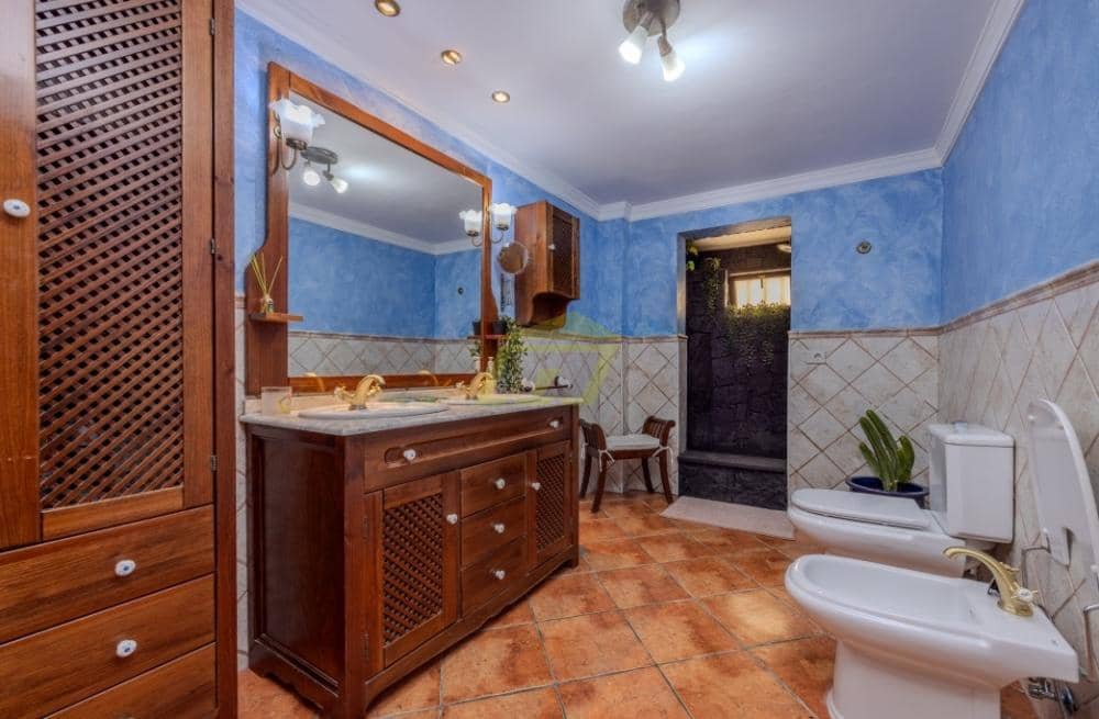 4 sypialnia Willa na sprzedaż w Costa Teguise z basenem - 895 000 € (Ref: 9508229)