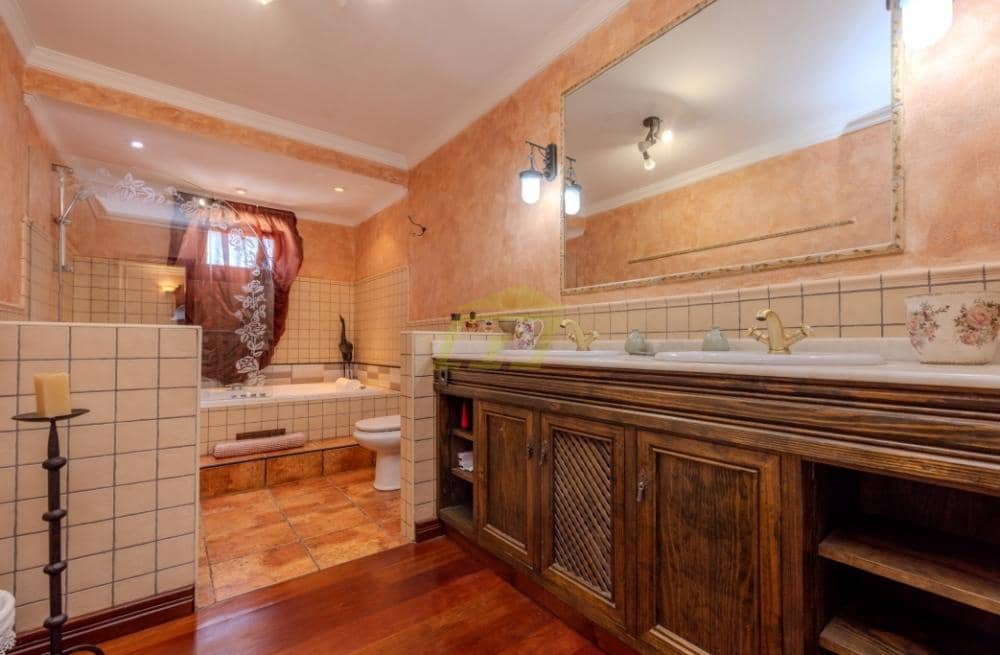 4 sypialnia Willa na sprzedaż w Costa Teguise z basenem - 895 000 € (Ref: 9508229)