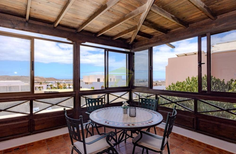 4 sypialnia Willa na sprzedaż w Costa Teguise z basenem - 895 000 € (Ref: 9508229)