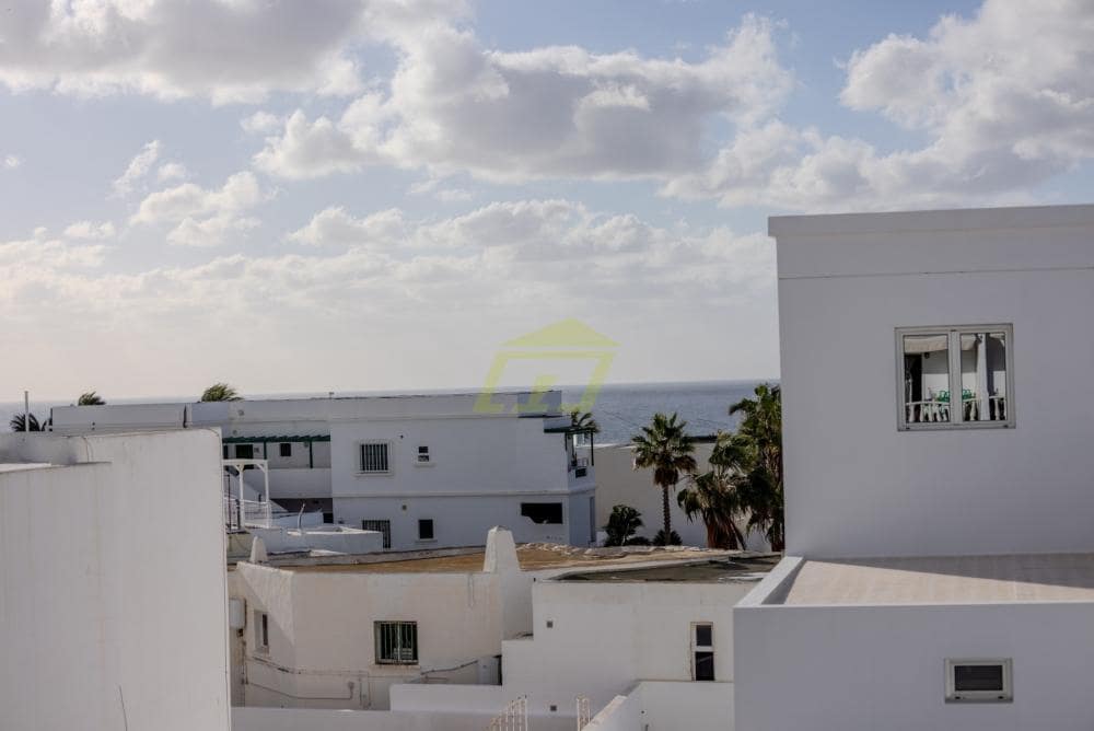 2 bedroom Apartment for sale in Puerto del Carmen - € 275,000 (Ref: 9511949)