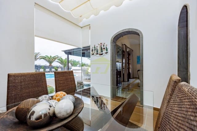 3 chambre Villa/Maison à vendre à Playa Blanca, Yaiza avec piscine - 689 000 € (Ref: 9523910)