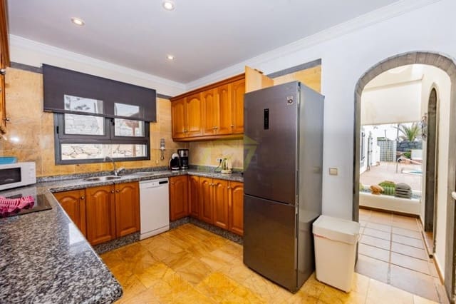 3 chambre Villa/Maison à vendre à Playa Blanca, Yaiza avec piscine - 689 000 € (Ref: 9523910)