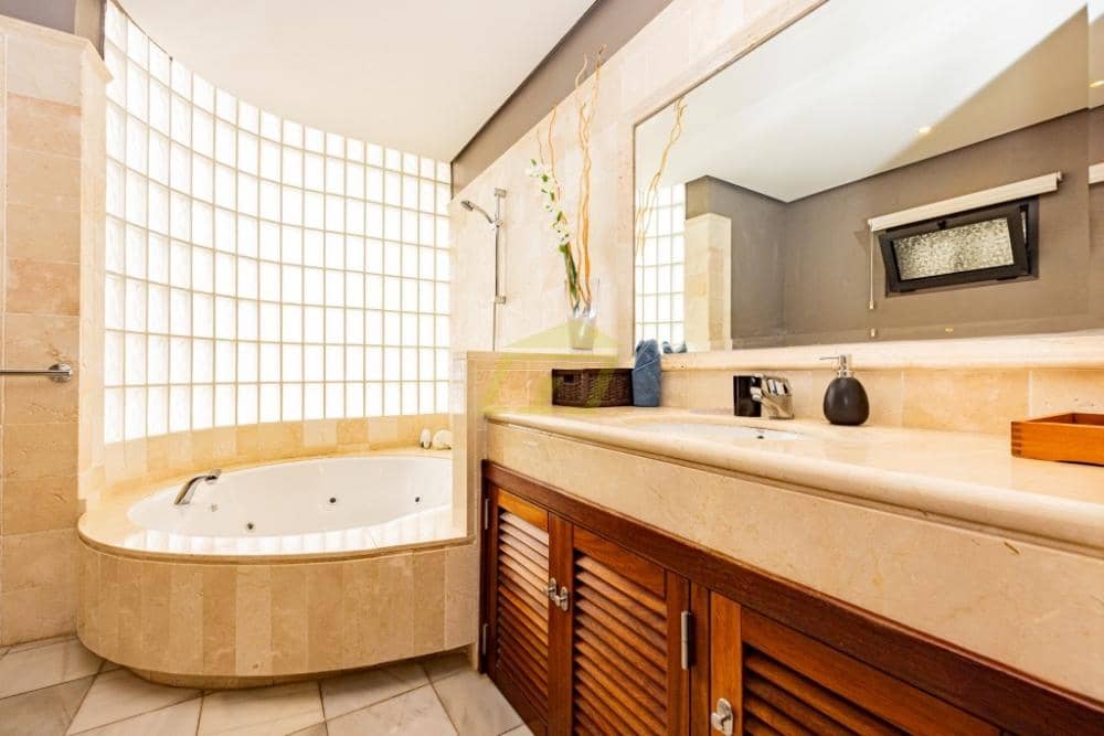 3 chambre Villa/Maison à vendre à Playa Blanca avec piscine - 689 000 € (Ref: 9523910)