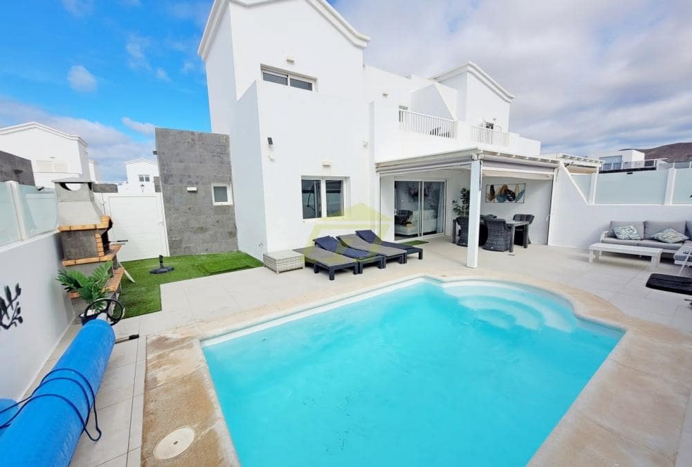 Chalet de 2 habitaciones en Playa Blanca en venta con piscina - 399.000 € (Ref: 9523911)