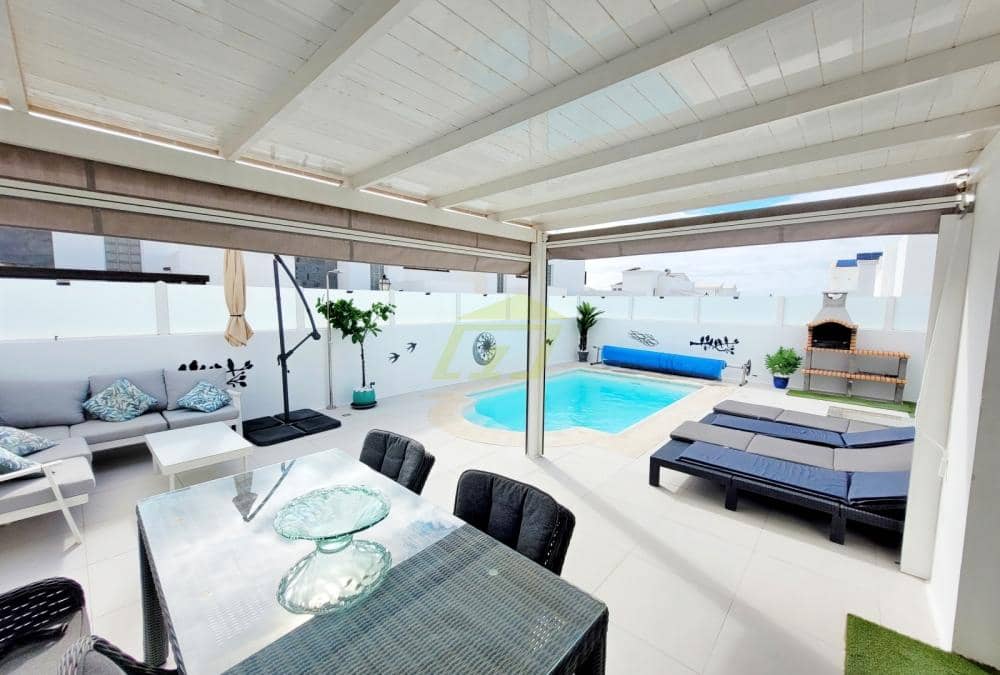 Chalet de 2 habitaciones en Playa Blanca en venta con piscina - 399.000 € (Ref: 9523911)
