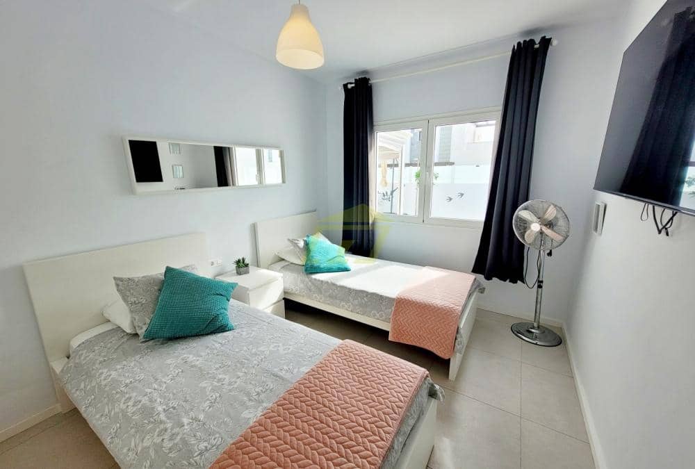 Chalet de 2 habitaciones en Playa Blanca en venta con piscina - 399.000 € (Ref: 9523911)