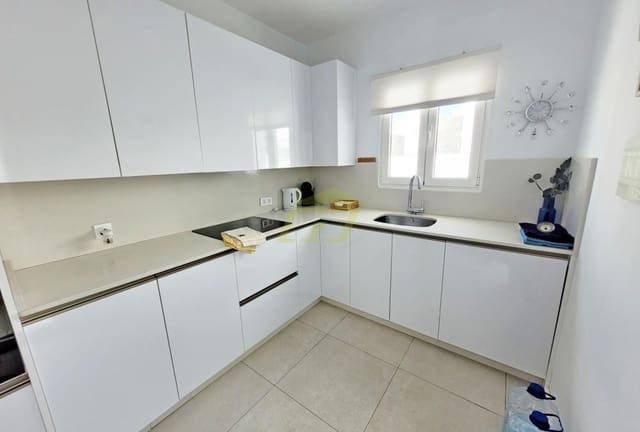 2 soveværelse Villa til salg i Playa Blanca, Yaiza med swimmingpool - € 399.000 (Ref: 9523911)