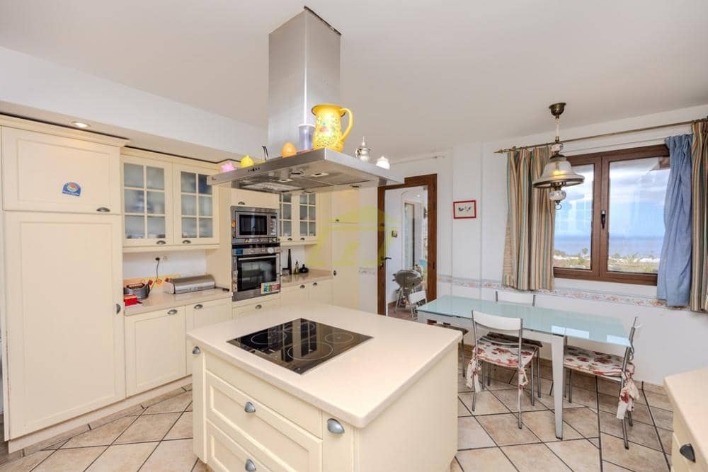 4 bedroom Villa for sale in Macher with pool - € 1,050,000 (Ref: 9523912)