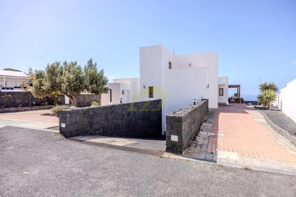 4 bedroom Villa for sale in Macher with pool - € 1,050,000 (Ref: 9523912)
