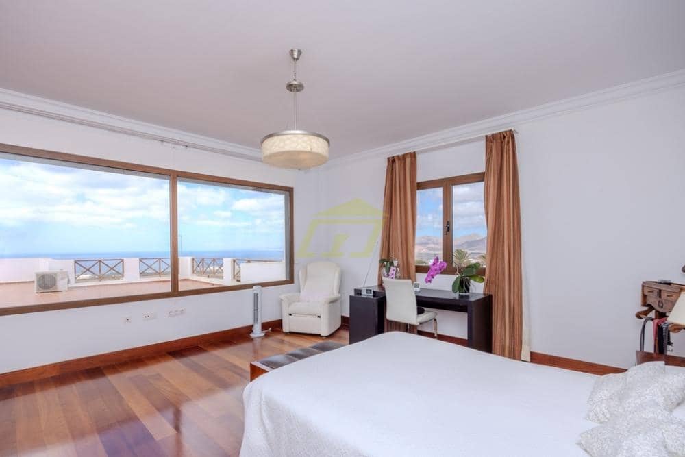 4 bedroom Villa for sale in Macher with pool - € 1,050,000 (Ref: 9523912)