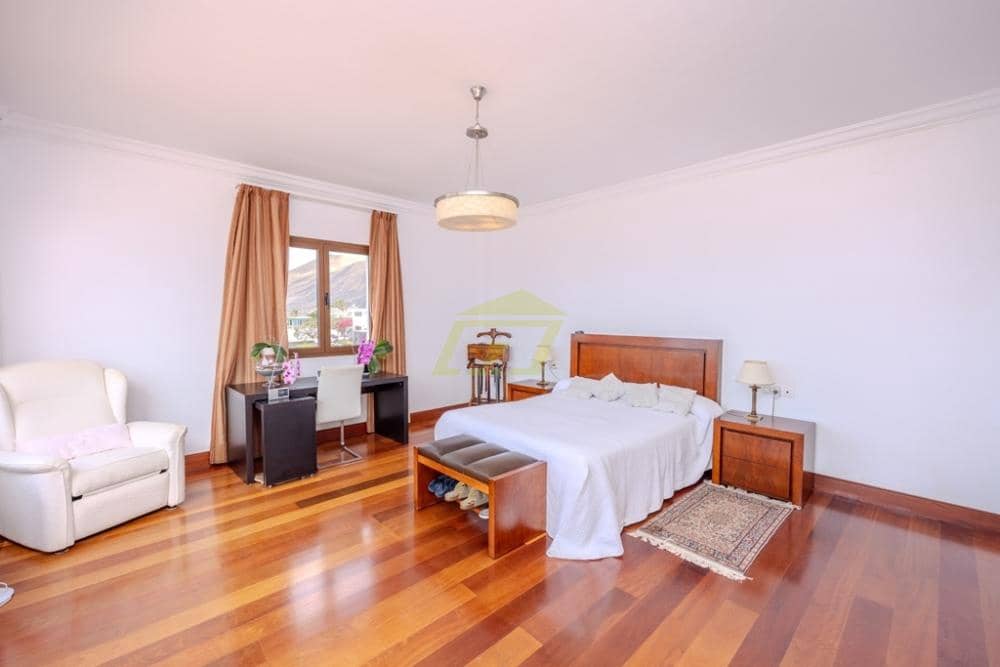 4 bedroom Villa for sale in Macher with pool - € 1,050,000 (Ref: 9523912)