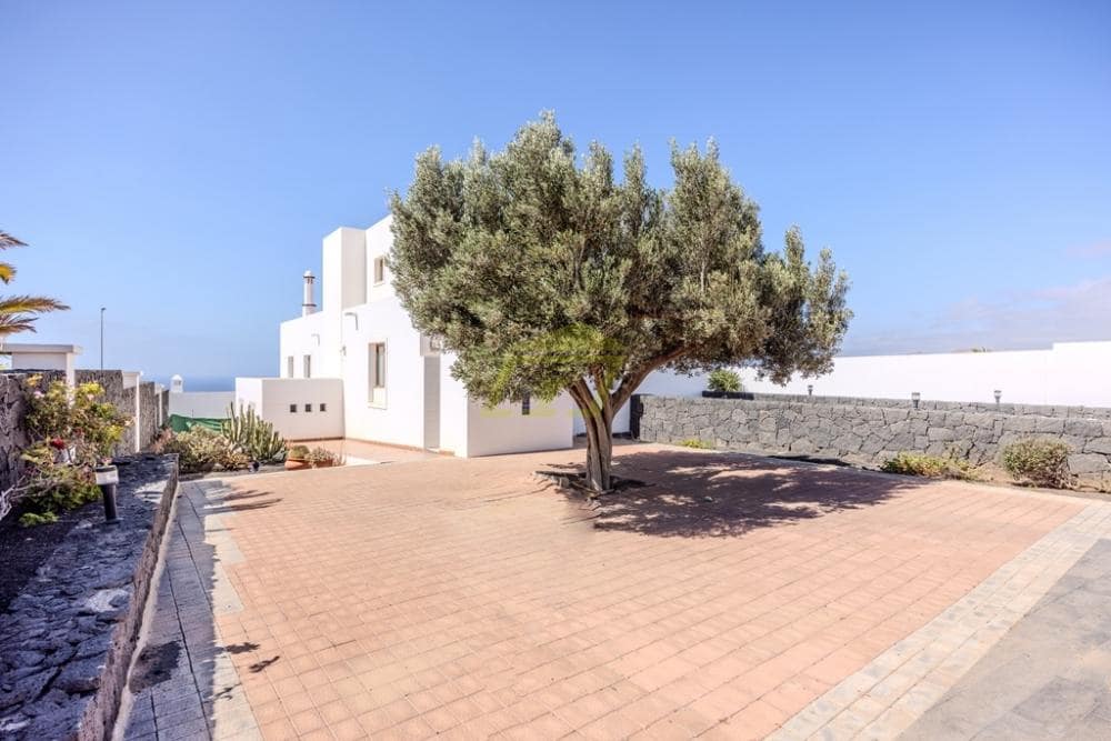 4 bedroom Villa for sale in Macher with pool - € 1,050,000 (Ref: 9523912)