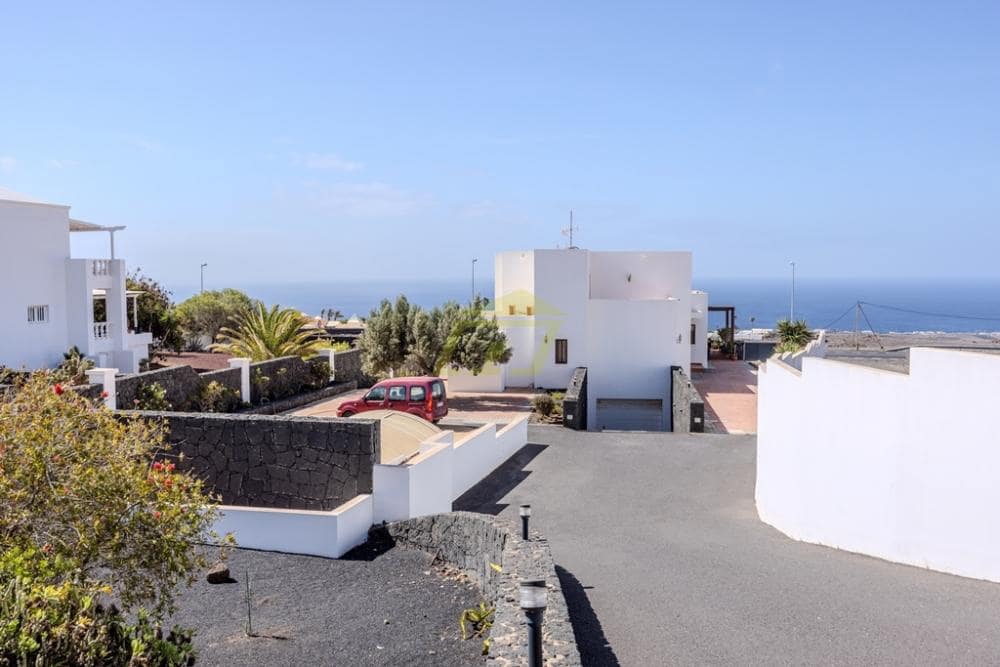 4 bedroom Villa for sale in Macher with pool - € 1,050,000 (Ref: 9523912)