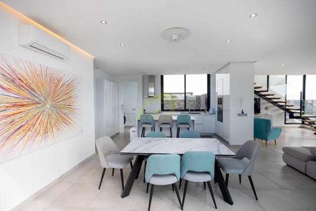 4 soveværelse Villa til salg i Tías med swimmingpool - € 795.000 (Ref: 9526052)