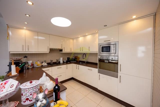 3 slaapkamer Bungalow te koop in Costa Teguise, Teguise met zwembad - € 750.000 (Ref: 9535489)