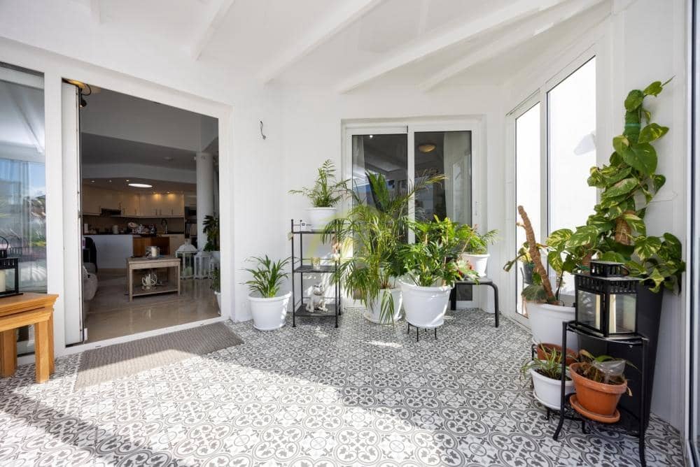 3 slaapkamer Bungalow te koop in Costa Teguise met zwembad - € 750.000 (Ref: 9535489)