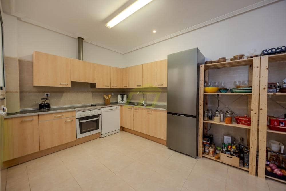 3 bedroom Apartment for sale in Puerto del Carmen with pool - € 795,000 (Ref: 9535490)