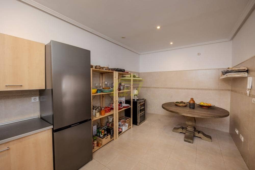 3 bedroom Apartment for sale in Puerto del Carmen with pool - € 795,000 (Ref: 9535490)