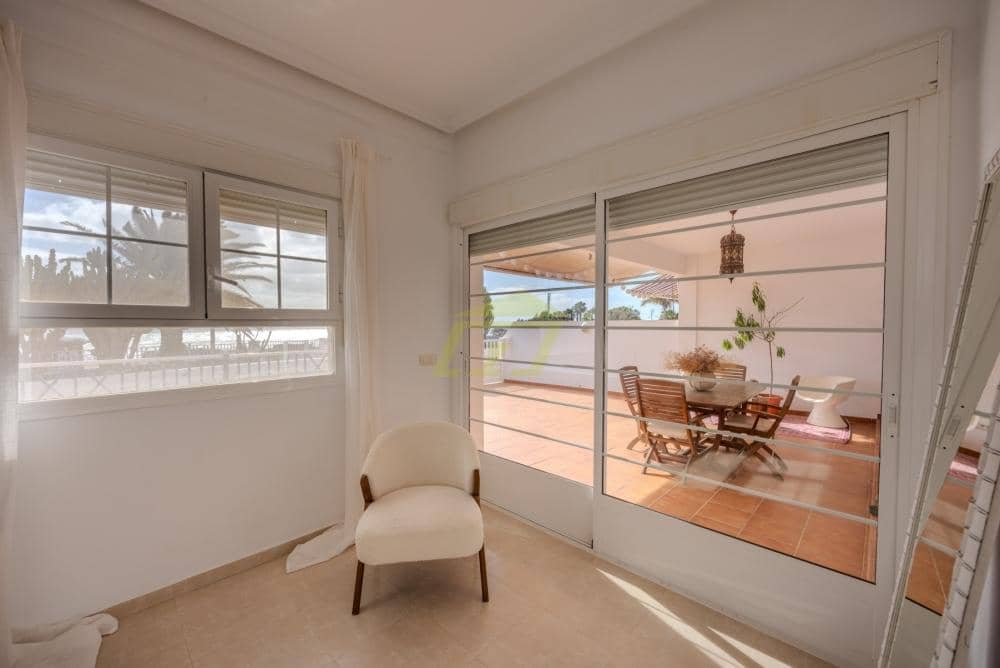 3 bedroom Apartment for sale in Puerto del Carmen with pool - € 795,000 (Ref: 9535490)