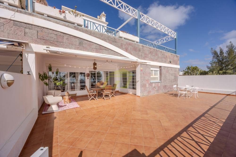 3 bedroom Apartment for sale in Puerto del Carmen with pool - € 795,000 (Ref: 9535490)
