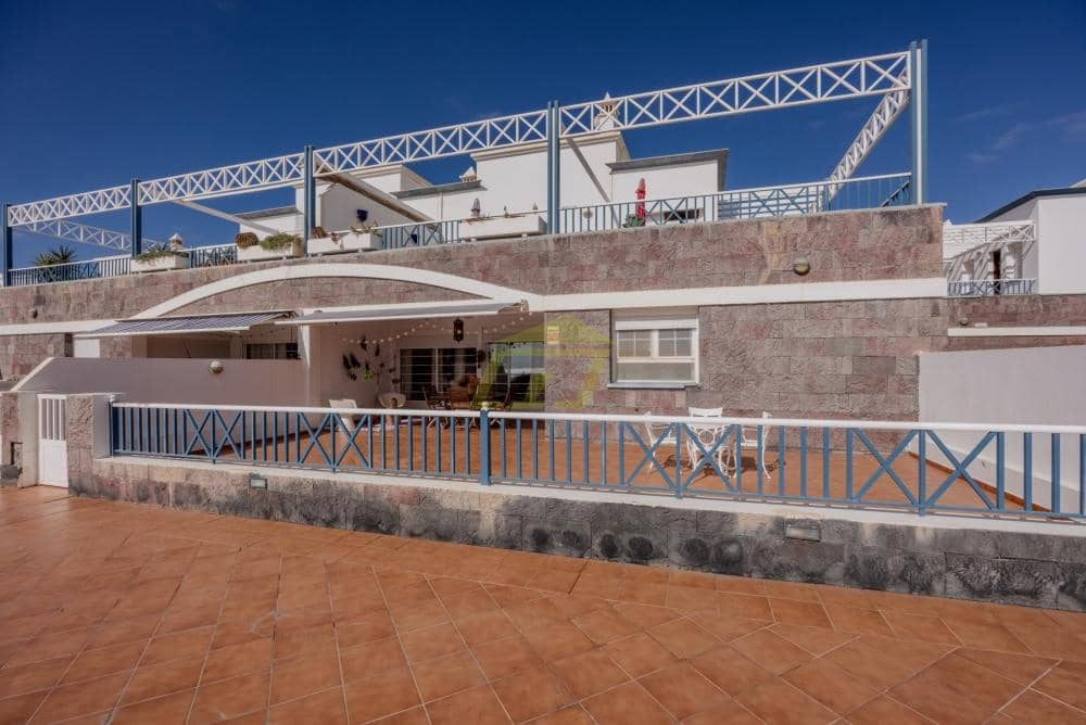 3 bedroom Apartment for sale in Puerto del Carmen with pool - € 795,000 (Ref: 9535490)