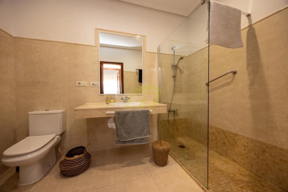 3 bedroom Apartment for sale in Puerto del Carmen with pool - € 795,000 (Ref: 9535490)