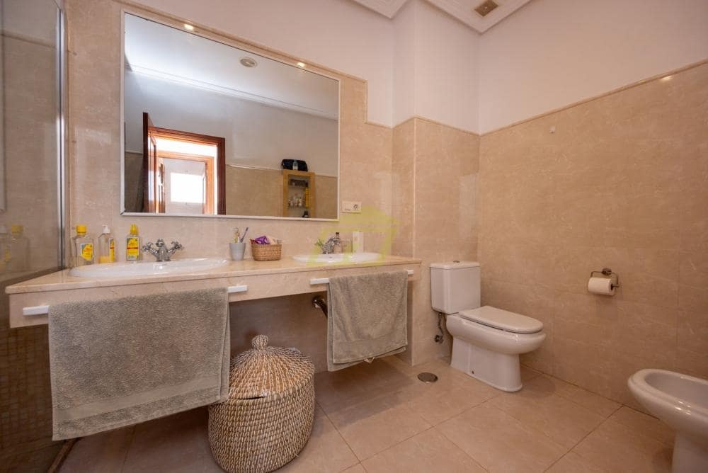 3 bedroom Apartment for sale in Puerto del Carmen with pool - € 795,000 (Ref: 9535490)