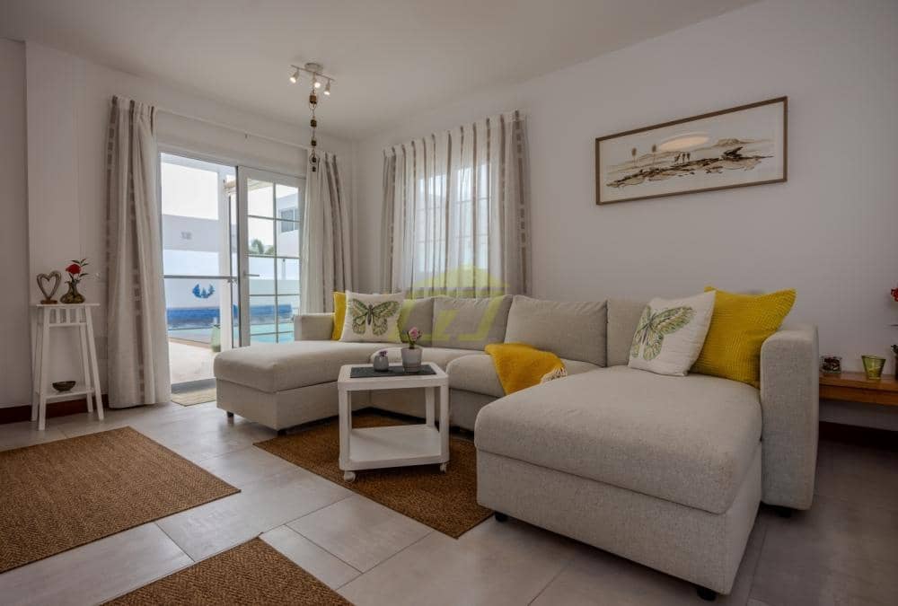 3 soveværelse Villa til salg i Playa Blanca med swimmingpool - € 475.000 (Ref: 9540718)