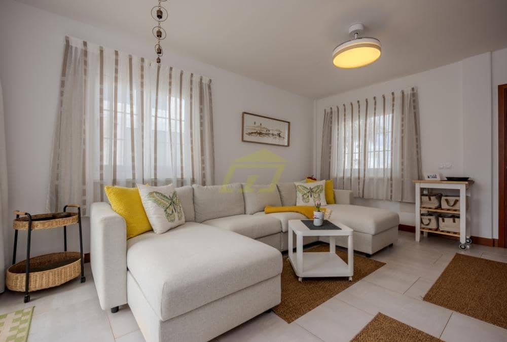 3 soveværelse Villa til salg i Playa Blanca med swimmingpool - € 475.000 (Ref: 9540718)