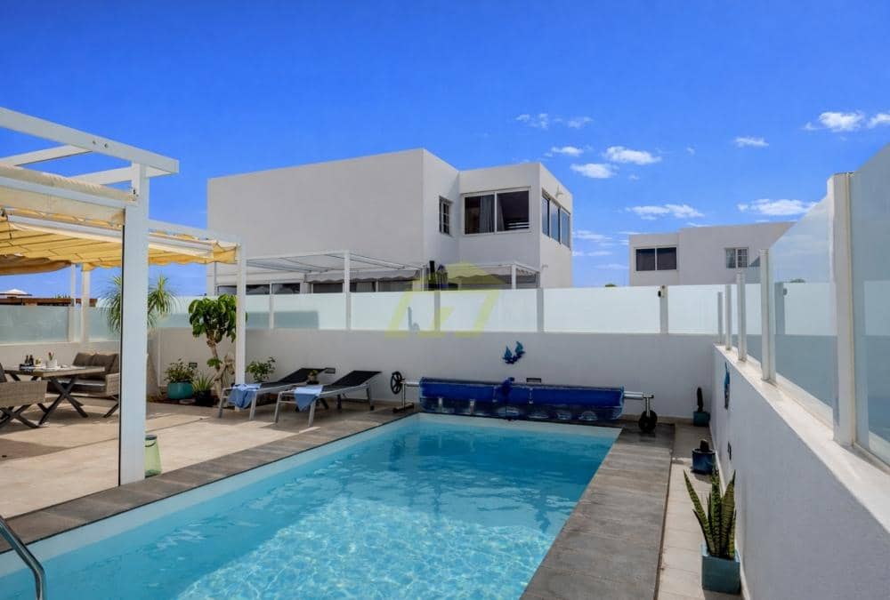 3 soveværelse Villa til salg i Playa Blanca med swimmingpool - € 475.000 (Ref: 9540718)