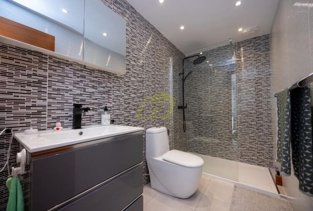 3 soveværelse Villa til salg i Playa Blanca, Yaiza med swimmingpool - € 475.000 (Ref: 9540718)