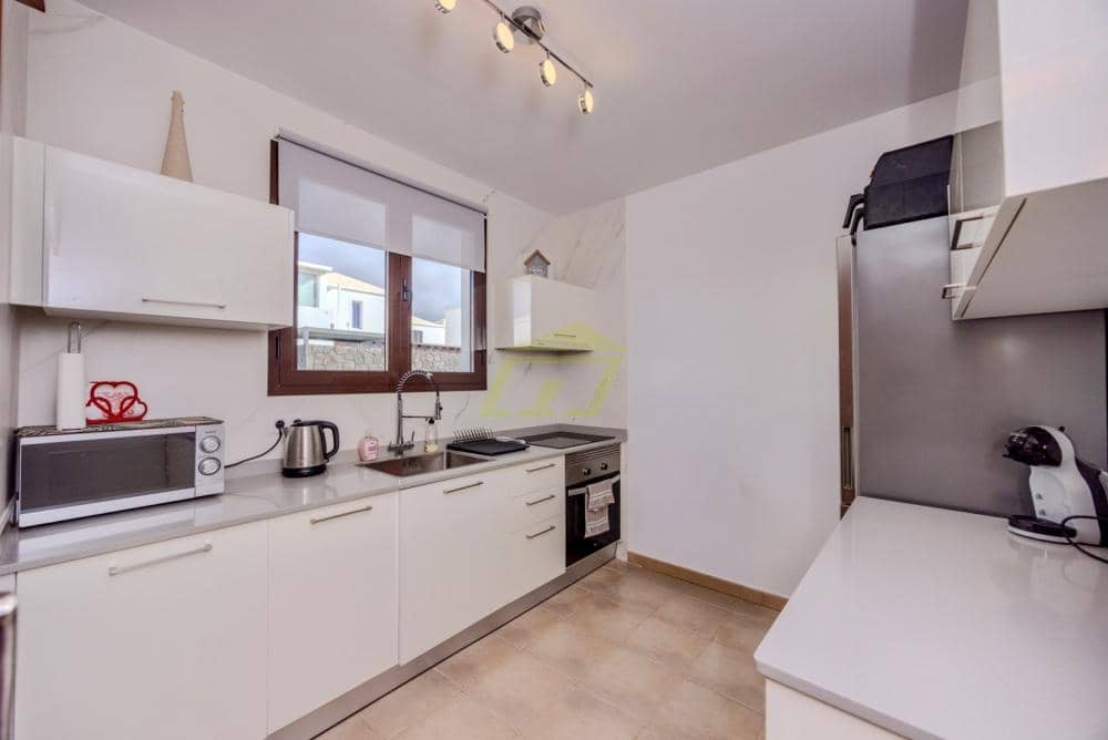 Chalet de 3 habitaciones en Playa Blanca en venta con piscina - 450.000 € (Ref: 9540719)